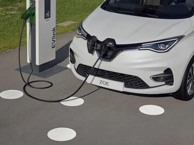 Risc de incendiu, la Renault Zoe! Află ce modele ale mașinii electrice sunt chemate în service - Foto: Renault - Rol ilustrativ