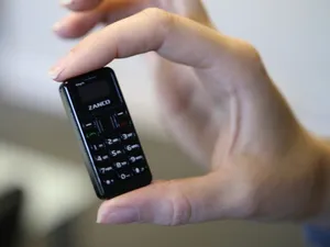 Zanco Fly este cel mai mic telefon din lume - Foto: kickstarter.com - cu rol ilustrativ