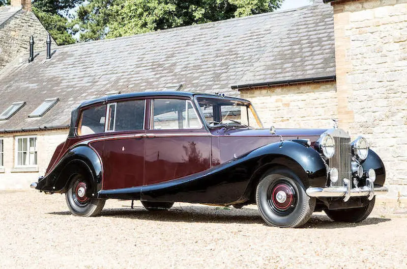 Starul licitației este, fără doar și poate, un Rolls-Royce Phantom IV State Landaulette din 1950.