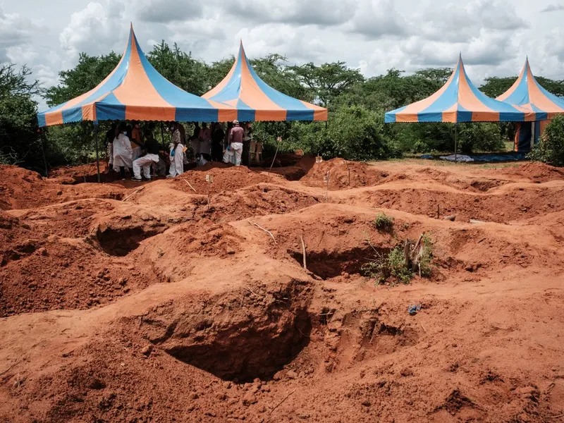 Cadavrele a 201 adepți ai unei secte au fost descoperite în gropi comune, în Kenya Foto: Profimediaimages.ro