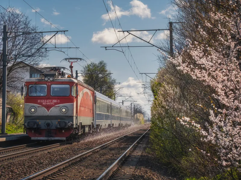 Un tren CFR a dat cu spatele pentru că a ratat o stație în Suceava. Prin ce au trecut călătorii Foto: facebook/ CFR