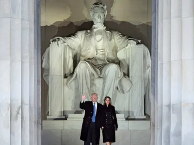 LUPTĂ MONUMENTALĂ Un ziar din 1860 l-a numit pe Lincoln ”un bărbat slab și neexperimentat, iar administrația sa este condamnată”. Sună cunoscut? Gingrich susține că Trump se confruntă cu aceeași ostilitate a presei