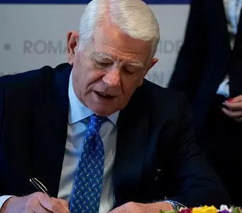 Eternul Teodor Meleșcanu, nevinovat pentru haosul de la alegerile din 26 mai, potrivit lui Dăncilă Foto: Facebook