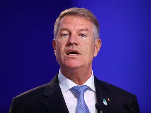 Președintele Klaus Iohannis a transmis pe Twitter că România condamnă recunoașterea independenței regiunilor separatiste Donețk și Lugansk de către Rusia. / Foto: politico.eu