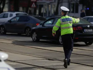 Când pot șoferii merge sau depăși pe linia de tramvai fără să ia amendă? Poliția nu are ce le face - Foto: Profimedia Images