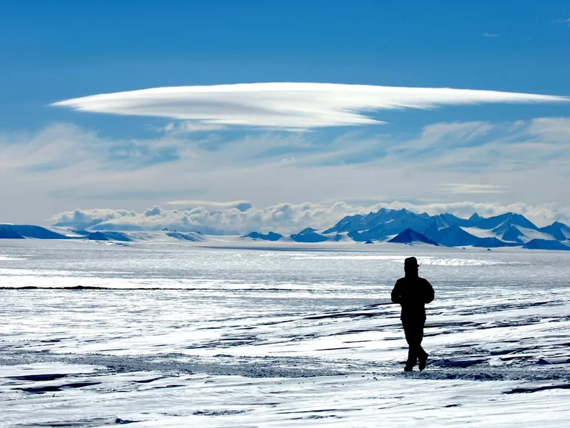 O formațiune misterioasă, ca o piramidă, descoperită în Antarctica, alimentează conspirațiile - Foto: Profimedia Images