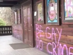 Biserica de lemn din Parcul Titan a fost vandalizată/FOTO: HotNews