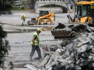 Românii muncesc mult şi ineficient, în ţară. De ce se schimbă lucrurile când plecăm în Occident? - Foto: INQUAM PHOTOS/George Călin