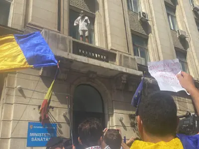 Stegarul dac a protestat pe clădirea Ministerului Sănătății Foto: Captură Digi 24