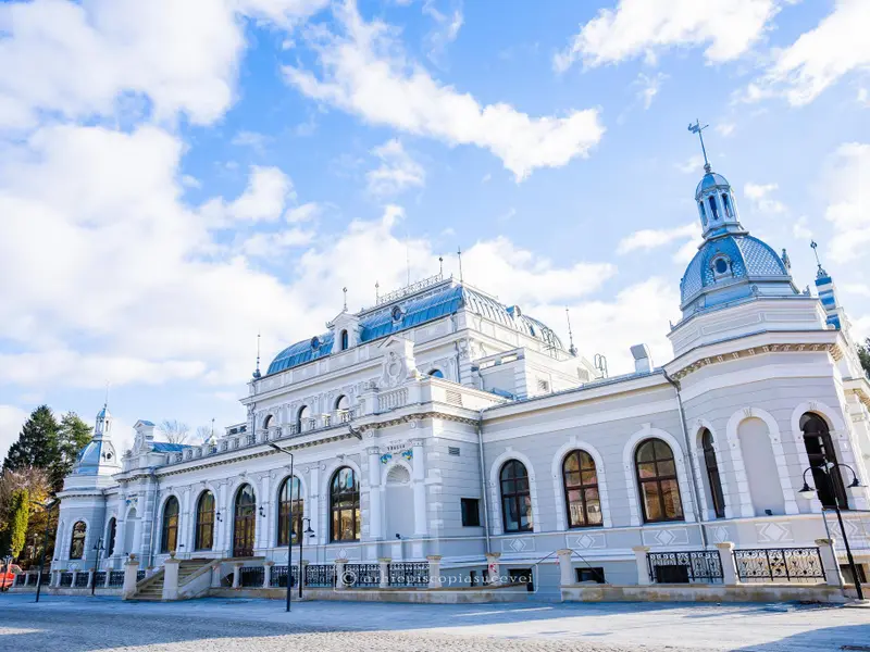 Cum arată Cazinoul Băilor din Vatra Dornei transformat în „Club muncitoresc”. A fost restaurat - Foto: monitorulsv.ro