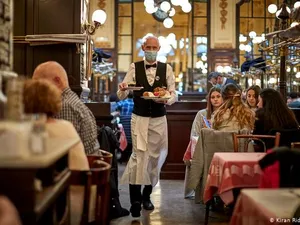 Restaurant deschis în timpul pandemiei/FOTO: Getty