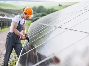 Eolienele și fotovoltaicele nu sunt suficiente. Importul de curent al României a crescut cu 60% - Foto: Freepik (fotografie cu caracter ilustrativ)