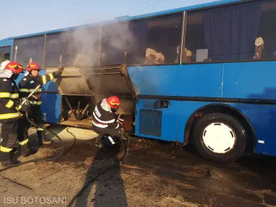 Autocarul a fost stins la timp Foto: ISU Botosani