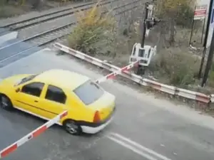 Șoferul este căutat de polițiști. FOTO: Captură video