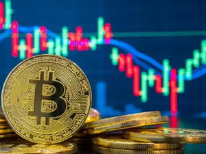 Bitcoin-ul a coborât din nou sub 38.000 de dolari. / Foto: tradersdna.com