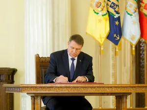 Iohannis a promulgat legea privind desfiinţarea pensiilor speciale pentru parlamentari. / Foto: digi24.ro