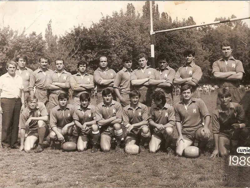 În 1989, cu echipa Rapid, la un meci de baraj cu Sportul Studențesc Foto: Facebook