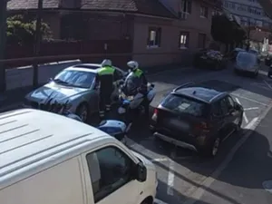 Poliția a reușit să blocheze un BMW și să-l rețină pe șofer Foto: captură video