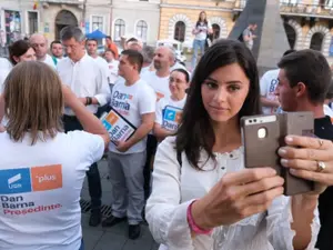 Dan Barna a reușit să strângă cele 200.000 de semnături pentru candidatura la Președinție. Foto Inquam Photos/Raul Stef