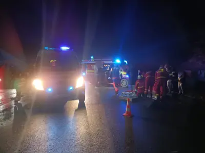 3 răniți și 40 de persoane evacuate în urma unei explozii la un bloc de apartamente din Suceava - FOTO: Facebook/ISU Suceava