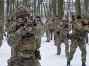 Un soldat ucrainean și-a împușcat cinci camarazi după care a fugit/FOTO:ABC7