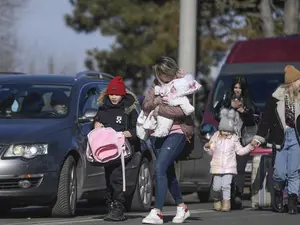 Război în Ucraina: Peste 18.500 de cetăţeni ucraineni au intrat sâmbătă în România. / Foto: digi24.ro