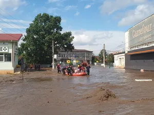 Sute de locuitori afectaţi de inundaţii în Galaţi şi Vaslui au cerut ajutor la 112 - FOTO: MAI