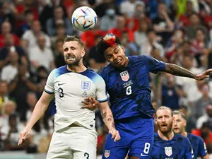 Luke Shaw (UK) și Weston McKennie (SUA) / Foto: Profimedia