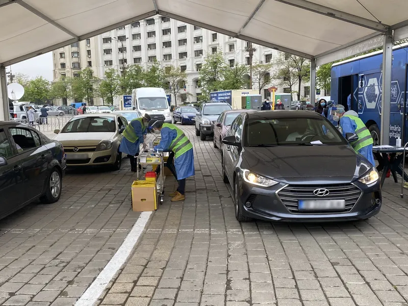 Primul centru de vaccinare drive-thru din Bucureşti / FB