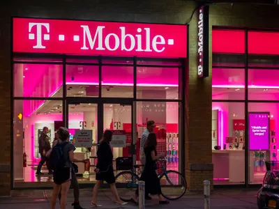 Gigantul T-Mobile din USA anunță că va concedia toți angajații nevaccinați din 2 aprilie/FOTO: wsj.com