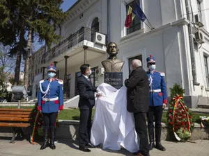 Inaugurarea bustului lui Goga, primul premier susținător al Germaniei naziste, in timpul căruia s-au adoptat legi antisemite, a arătat ca românii nu își cunosc istoria. Facebook Primaria Iași