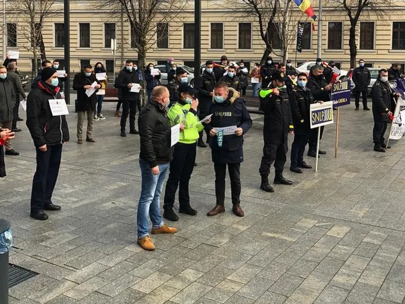 Bugetarii protestează în faţa Ministerului Muncii şi la prefecturile din Bacău, Timiş şi Cluj/FOTO: Publisind