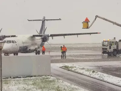 Zborurile de pe Aeroportul Iași au fost afectate de ninsoare. Întârzieri de 3 ore  Foto: captură video Realitatea(fotografie cu caracter ilustrativ)