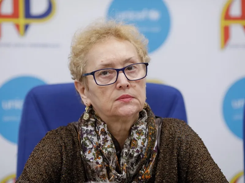 Renate Weber nu crede că e vreo neînțelegere, după publicarea recomandărilor care le-ar permite elevilor cu peste 37,3 grade să meargă la examene. Sursa foto: Inquam Photos / George Călin