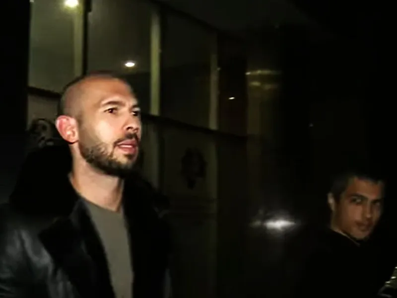 VIDEO Andrew şi Tristan Tate, aduşi în cătuşe la CAB, află dacă vor rămâne în arestul preventiv - Foto: captură video Digi24