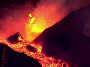 Un vulcan care a erupt în urmă cu o lună și a ucis 20 de oameni, erupe din nou. Oamenii, evacuați - Foto: Arhiva / imagine cu caracter ilustrativ