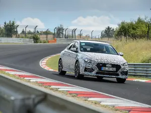 Hyundai i30 Fastback N a fost surprins în teste pe circuitul Nürburgring din Germania.