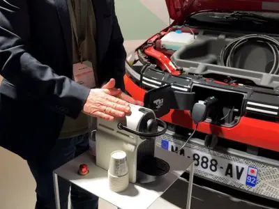 Dacia Spring, schimbată major. Mașina electrică are „V2L”. Poate face cafele sau grătar - Foto: captură video 0-100.ro