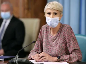 Ministrul Muncii şi Protecţiei Sociale, Raluca Turcan, i-a răspuns pe Facebook liderului PSD, Marcel Ciolacu, care o acuzase anterior că nu ştie ce legi a votat. / Foto: b1.ro