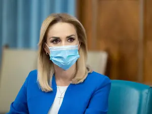 Gabriela Firea, una dintre autoarele propunerii legislative privind creșterea natalității prin împărțirea de bani și actuală ministră a Familiei. Sursă imagine: Facebook