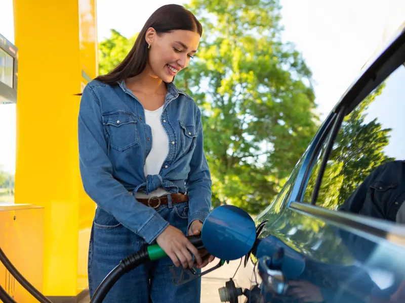 Ce se întâmplă dacă amesteci benzina de 95 cu cea 98? Care mașini ar putea avea probleme? - Foto: Freepik