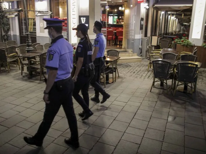 Restaurantele și terasele vor fi închise după ora 24.00 Foto Inquam Photos/Octav Ganea