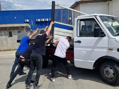 În România, „moartea” merge pe stradă. O utilitară s-a rupt chiar pe rampa de la RAR - Foto: Facebook/Registrul Auto Român Oficial