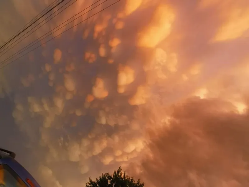 VREMEA Fenomen meteo unic deasupra României. Ce sunt norii Mammatus și în ce județ au fost v[zuți? - Foto: Fb / Meteoplus