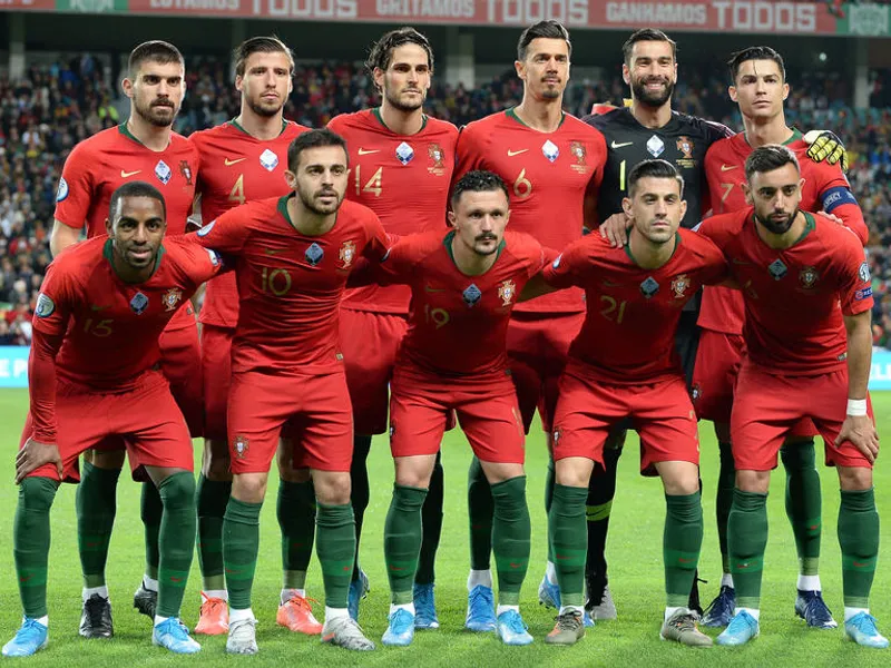 Control antidoping inopinat, efectuat de UEFA la selecţionata Portugaliei. / Foto: mondefootball.fr