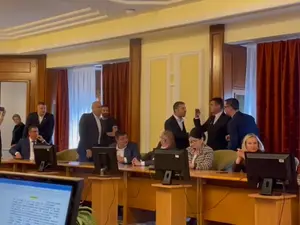 Doi deputați, la un pas de bătaie în Parlament, din cauza măririi salariilor primarilor. / Foto: captură video