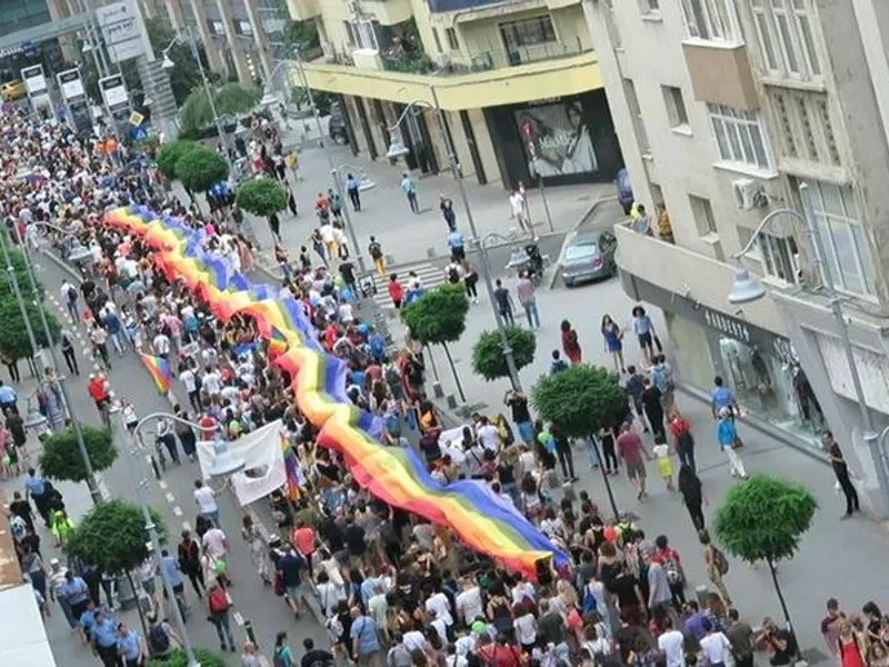 În 2018, la parada Pride au venit 5.000 de persoane. În 2019, circa 10.000. Foto Accept