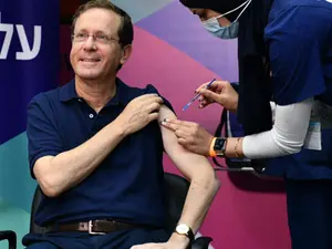 Președintele Israelului, Isaac Herzog, vaccinat cu a treia doză Foto: Facebook