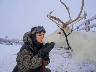 Adelina Pestrițu și fiica sa s-au întâlnit cu Moș Crăciun la el acasă, în Laponia. / Foto: Facebook, Adelina Ioana Pestrițu