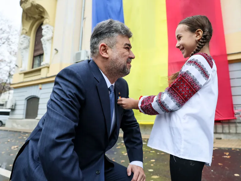 Ciolacu: „Speranţa acestei naţiuni stă în copiii săi. La mulţi ani, România! La mulţi ani, români!” - FOTO: Facebook/Marcel Ciolacu